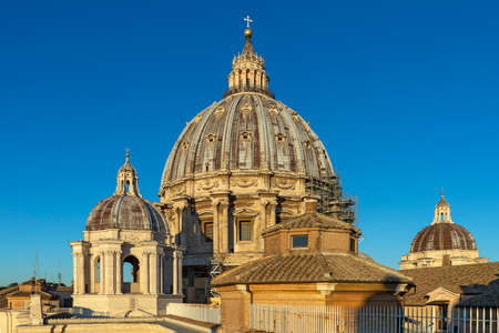 View of the dome of Saint Peter cathedral in the morningのeditorial素材
