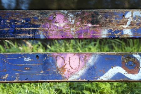 Heart shape graffiti on a bench in a parkの写真素材