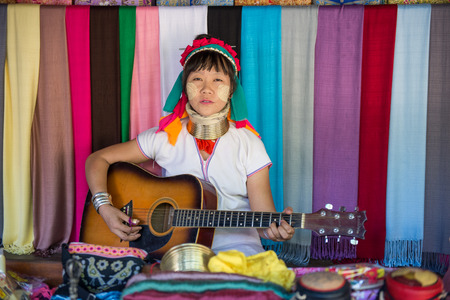 MAE HONG SON, THAILAND-NOV 21: Long neck Karen women playing guitar, one hill tribe   in Huy Saur Tao village on 21 November, 2014 Mae Hong Son, Thailandのeditorial素材