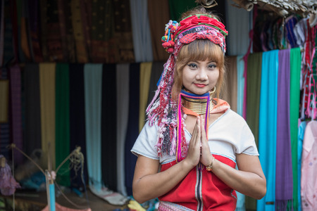 MAE HONG SON, THAILAND-NOV 21: Long neck Karen women, one hill tribe   in Huy Saur Tao village on 21 November, 2014 Mae Hong Son, Thailandのeditorial素材