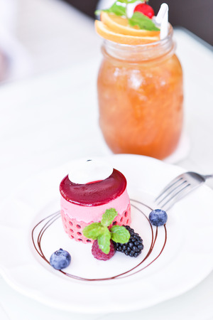 cake with fresh berriesの写真素材