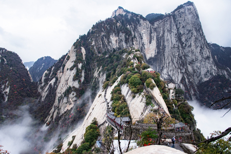Huashan mountain. The highest of Chinaâs five sacred mountains, called the "West Mountain",well known for steep trails, breath-taking cliffs, narrow passages, and grand sceneryの写真素材