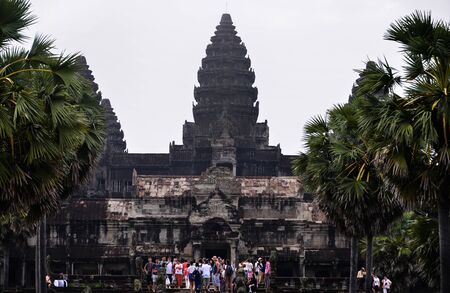 SIEM REAP, CAMBODIA - AUG 4: Angkor Wat seen across the lake on Aguust 4, 2017. Angkor Wat was inscribed on the UNESCO World Heritage List in 1992. is one of the four major miracle in Oriental.のeditorial素材