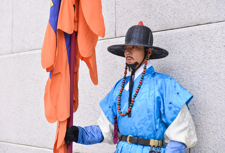 SEOUL, SOUTH KOREA - NOV 13, 2017 : The Royal Guard-Changing Ceremony at Gyeongbokgung Palace in Seoul, Koreaのeditorial素材