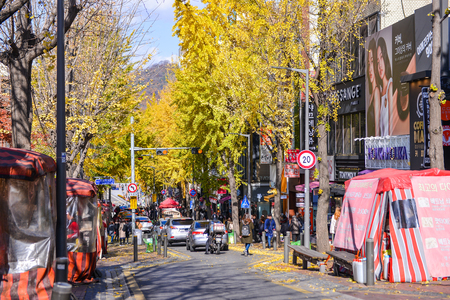 SEOUL, SOUTH KOREA - NOV 14, 2017: Ewha shopping street, the famous shopping area around Ewha Womans University.のeditorial素材
