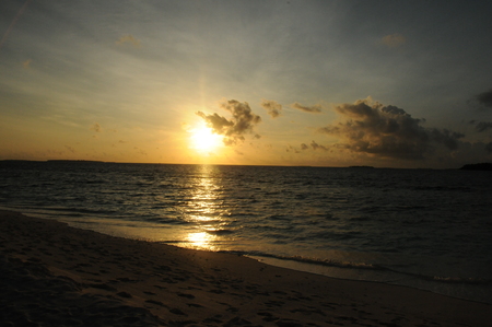 Beautiful Golden Sunset or Sunrise over the Oceanの写真素材