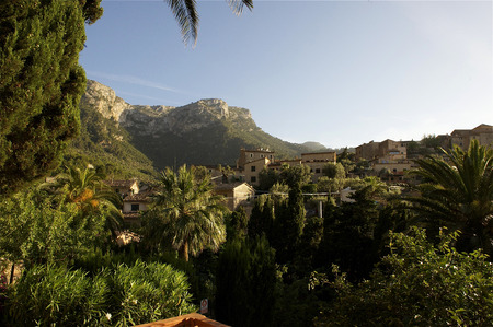 High View over rooftops and cliffsの写真素材