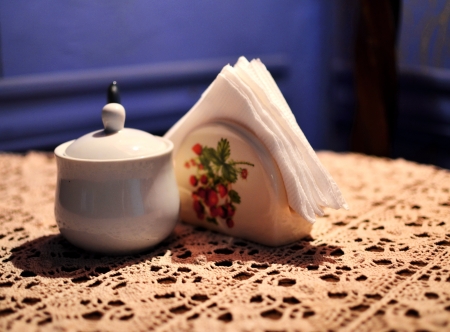 Napkisn on the table with flowers pattern, photoの写真素材