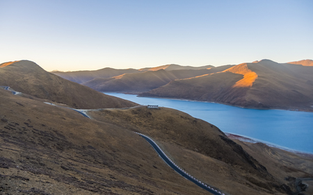Yamdrok Lake sceneryの写真素材