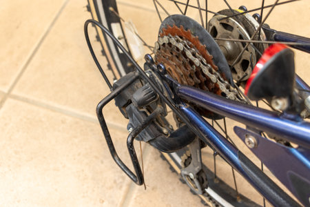 Mechanical structure of a bicycle wheel