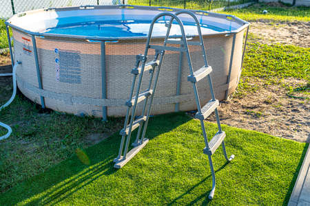 Large expansion pool with a diameter of 3.96 meters, set in the backyard next to the house.