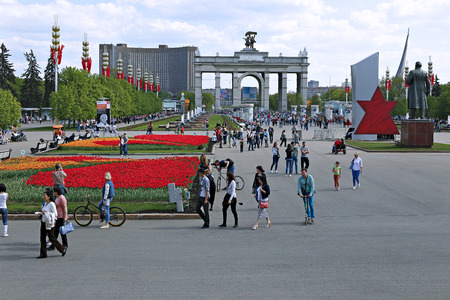 MOSCOW, RUSSIA - MAY 7, 2016: Central alley and the square in the All-Russia Exhibition Centre (VVC) in Moscowのeditorial素材