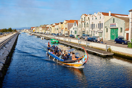 Aveiro / Portugal - 08/12/2017: View for water canal with boat in Aveiro, Portugalのeditorial素材