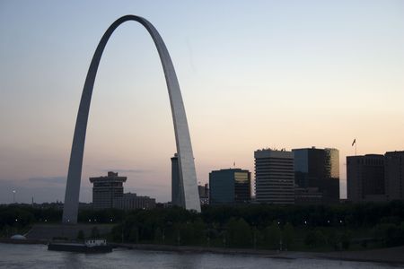 Cityscape of St Louis Missouri featuring the Gateway Archのeditorial素材