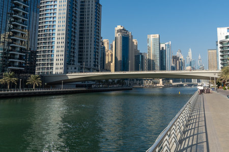 "Dubai, Dubai/United Arab Emirates - 10/29/2020: Promanade walkway looking to the bridge along the at the Dubai Marina during the day in the Jumeriah area"のeditorial素材