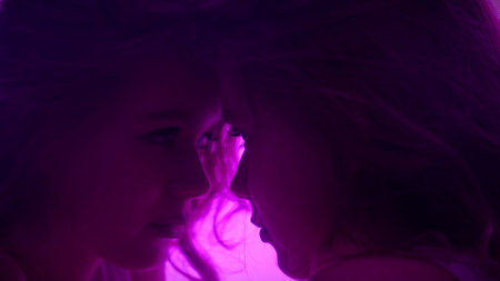 Expressions of Emotion and Connection Through Soft Lightingの写真素材