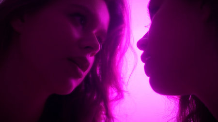 Expressions of Emotion and Connection Through Soft Lightingの写真素材