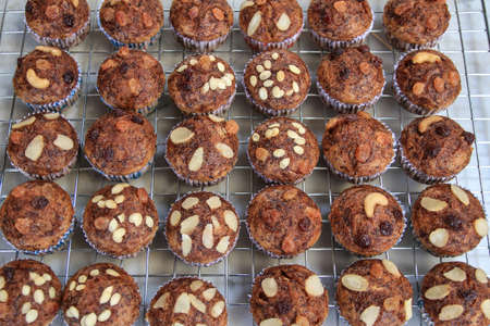 The finished banana cake is placed on the table to reduce the heat after removing from the steamer. To bring the packageの写真素材