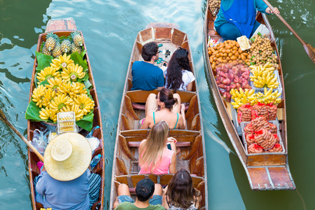 Tourists visiting by boat at Damnoen Saduak floating market in Ratchaburi near Bangkok, Thailandのeditorial素材