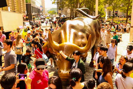 NEW YORK, USA - August 31, 2018: Tourists near the bronze bull statue on wall street in new yorkのeditorial素材