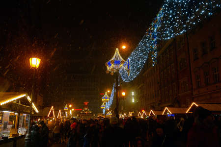 Wroclaw, Poland, November 28, 2021: Christmas Fair. People walk around the square. Preparing for the New Year. Festive moodのeditorial素材