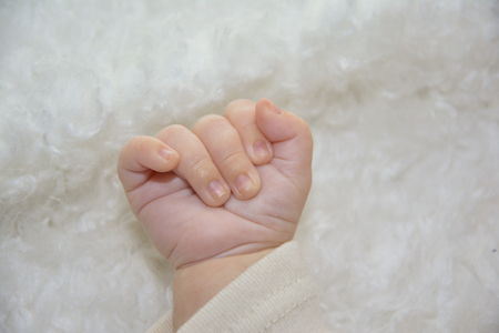 small hand of a newborn babyの写真素材