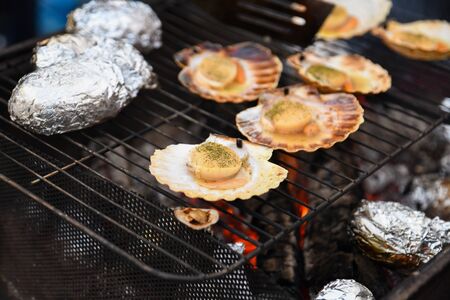 Grilled scallops with herbs and hot potatoes