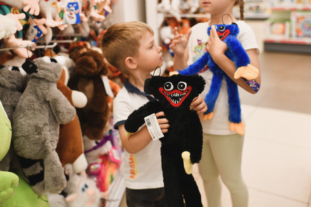 Moscow, Russia - July 14, 2022: Children choose popular toys Huggy Waggi and Kissy Missyのeditorial素材