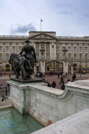 view of buckingham palace in londonのeditorial素材