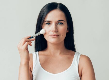 Brush  makeup woman face healthy skin natural make up powder. Studio shot.の写真素材