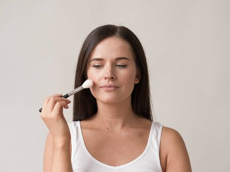 Brush  makeup woman face healthy skin natural make up powder. Studio shot.の写真素材