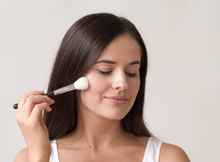 Brush  makeup woman face healthy skin natural make up powder. Studio shot.の写真素材