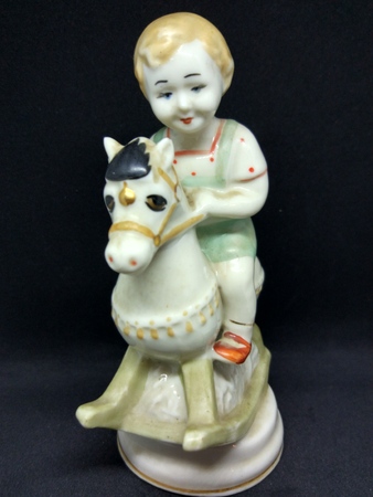 Statuette boy on horsebackの写真素材