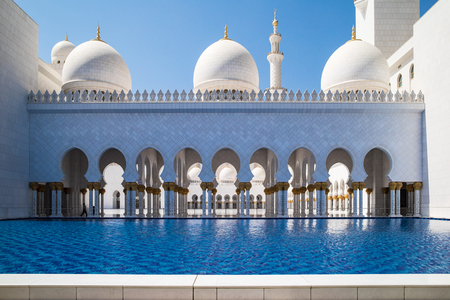 Abu Dhabi Sheikh Zayed mosque (arcs)のeditorial素材