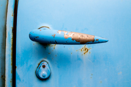 door handle of an old truck in blueの写真素材