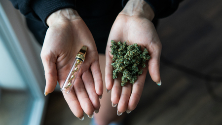 How to roll a perfect joint close-up. Smoking accessoriesの写真素材