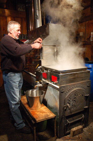The Evaporating Process in the Making of Maple Syrupのeditorial素材