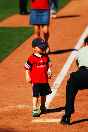 Young fan participates in post game running of the bases, Minneapolis, MNのeditorial素材