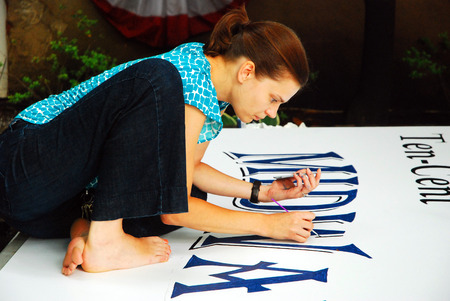 Volunteer Painting Sign for Event in Philadelphiaのeditorial素材