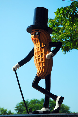 Mr Peanut Statue in Suffolk Virginiaのeditorial素材