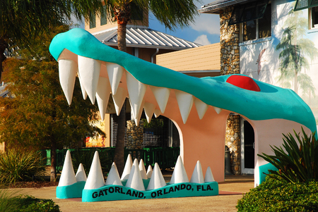 A large alligator head marks the entrance to Gatorland, a tourist attraction in Orlando, Floridaのeditorial素材