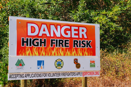 A sign in the Napa Valley warns residents of the high wildfire danger in summerのeditorial素材