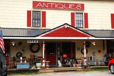 Retro style artifacts are on display at a New England Antiques storeのeditorial素材