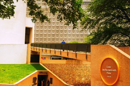 A footbridge leads to the Thanks Giving Chapel in Dallas, Texasのeditorial素材