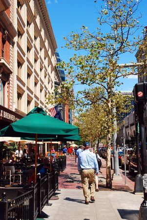 Cafes and boutiques line Newberry Street in Bostonのeditorial素材