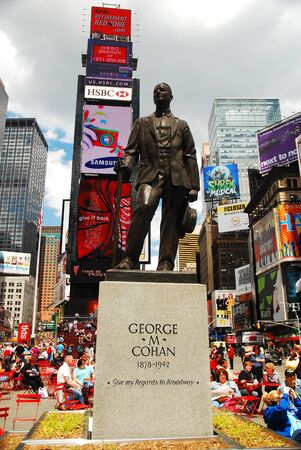 George M Cohan statue in Times Squareのeditorial素材
