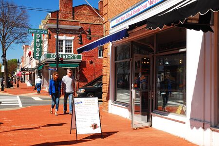 A couple walks through charming Fredericksburg, Virginiaのeditorial素材