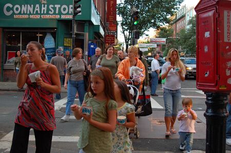 Families enjoy some treats while walking in Boston's North Endのeditorial素材