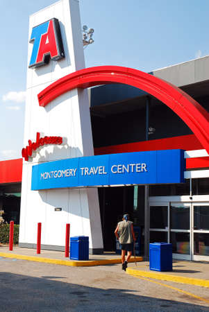 An adult man walks into a truck stop in Montgomery, Alabamaのeditorial素材