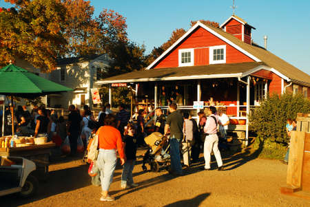 Families enjoy an autumn day at a small farm near Trenton, New Jerseyのeditorial素材